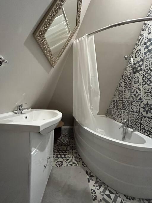 Le Grenier Des Inities Apartment